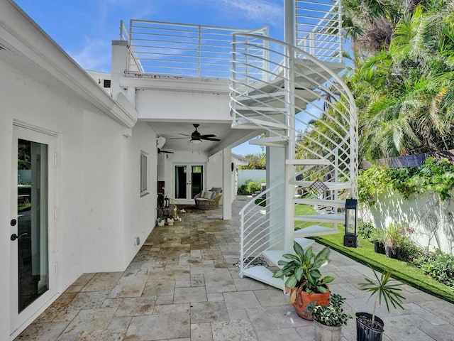 view of terrace featuring ceiling fan