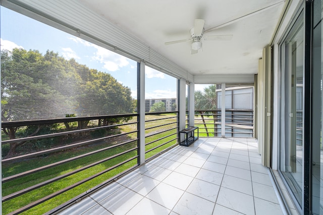 sunroom featuring ceiling fan