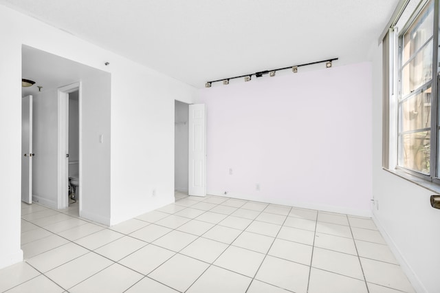 empty room featuring light tile patterned floors