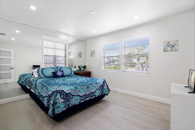 bedroom with baseboards, visible vents, light wood-style floors, and recessed lighting