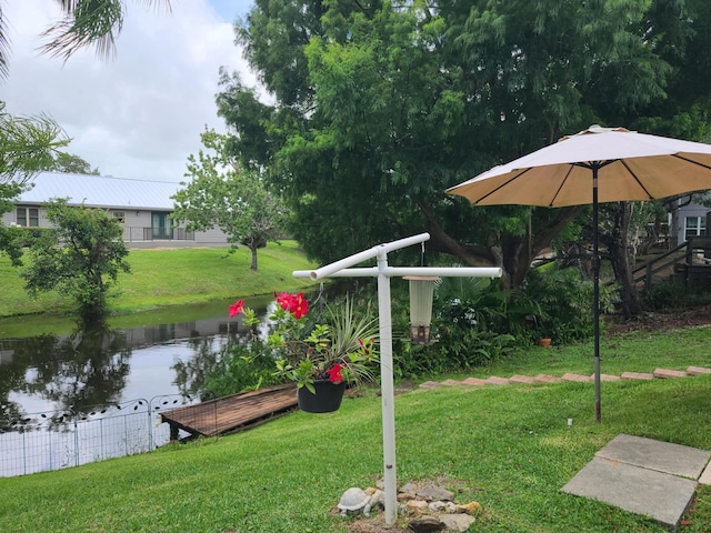 view of yard featuring a water view