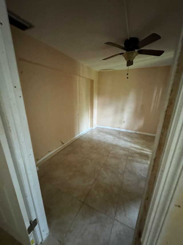 empty room featuring ceiling fan