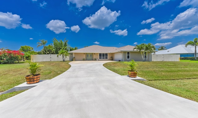 single story home with a front lawn