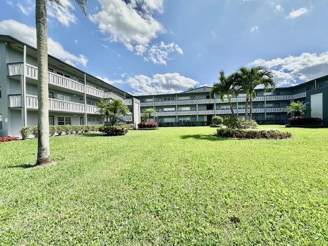 view of yard featuring a balcony