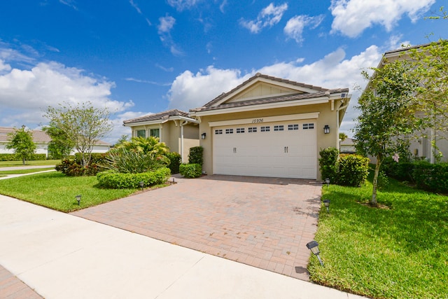 view of front facade featuring a front yard and a garage