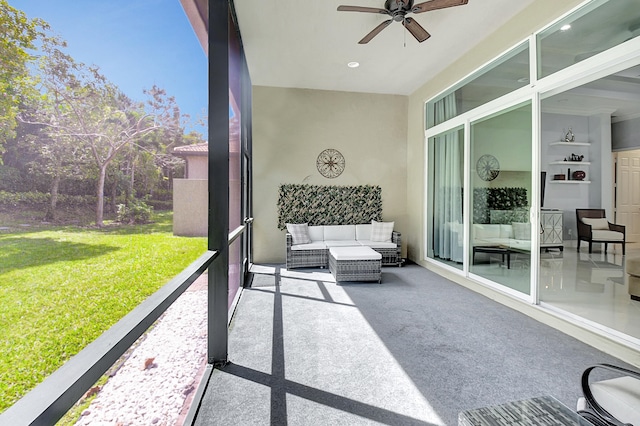 sunroom with ceiling fan