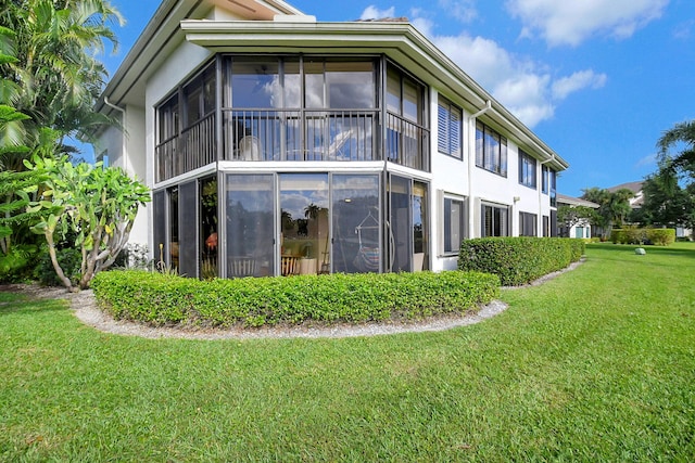 back of house featuring a yard