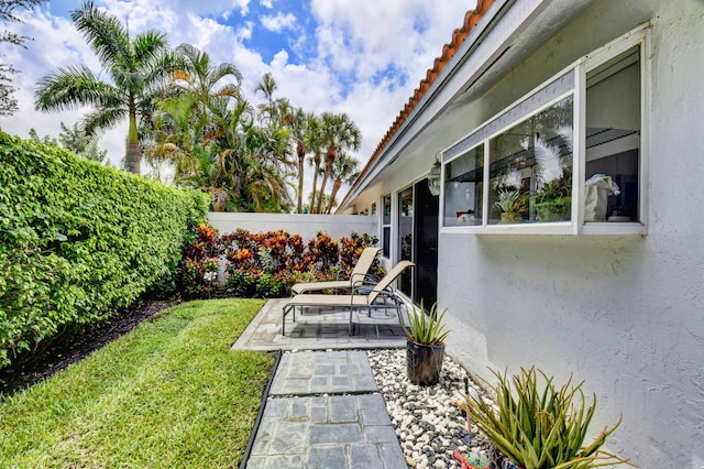 view of yard with a patio area