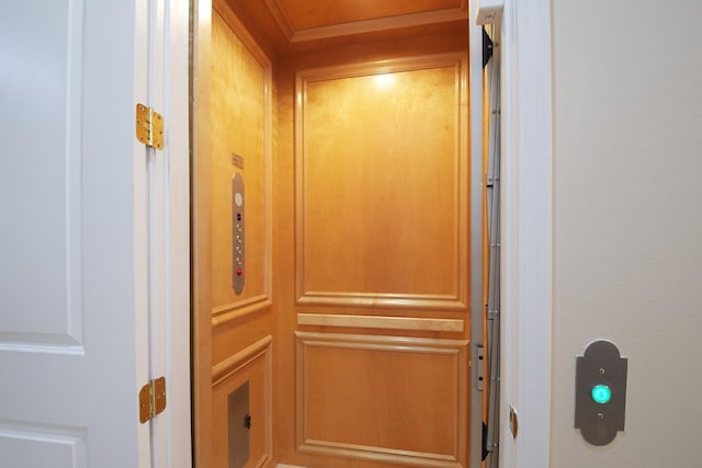 room details with elevator