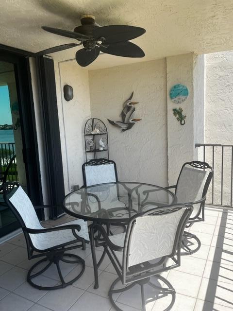 balcony with ceiling fan