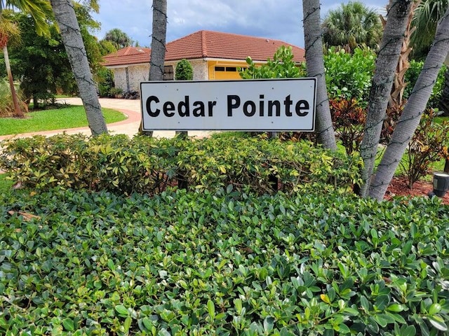 view of community / neighborhood sign