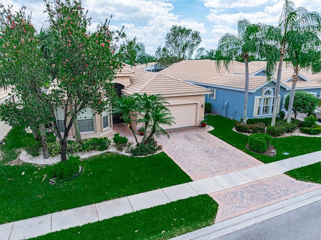 view of front facade featuring a front lawn and a garage