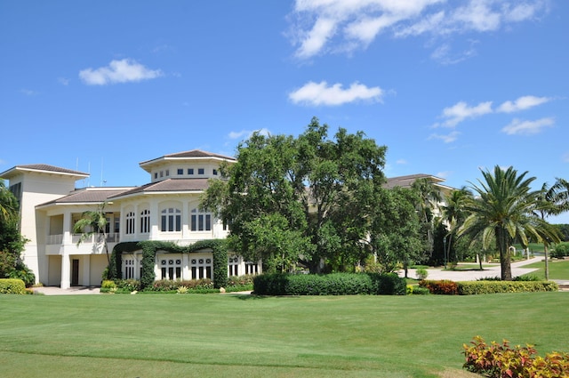 exterior space featuring a lawn