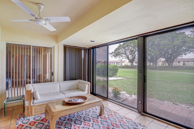 sunroom with ceiling fan