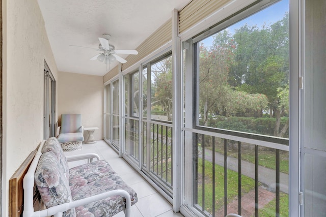 sunroom with ceiling fan