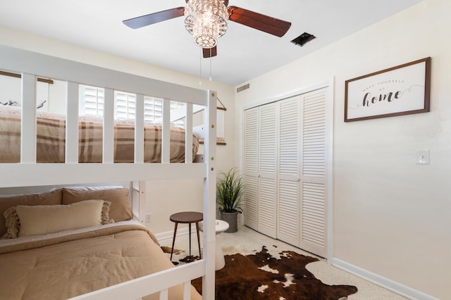 bedroom featuring carpet floors, a ceiling fan, visible vents, baseboards, and a closet