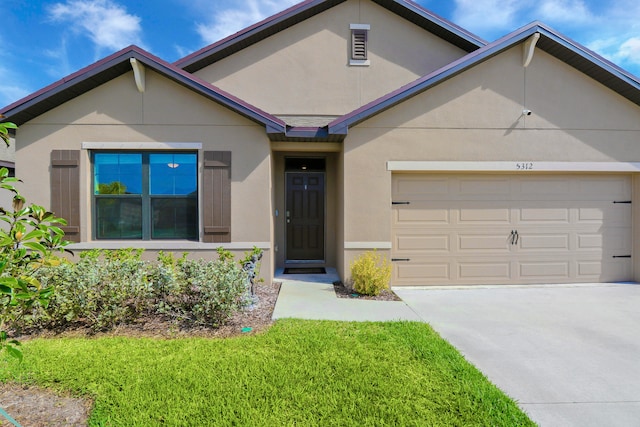 view of front of house featuring a front yard