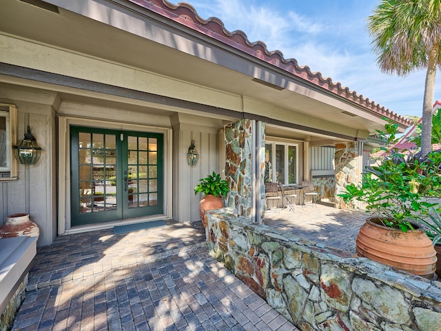 entrance to property featuring a patio area