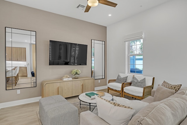 living room with light wood-style floors, ceiling fan, visible vents, recessed lighting, and baseboards