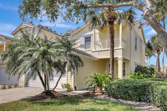 view of front of property featuring a garage