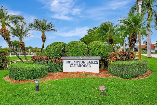 community / neighborhood sign with a yard