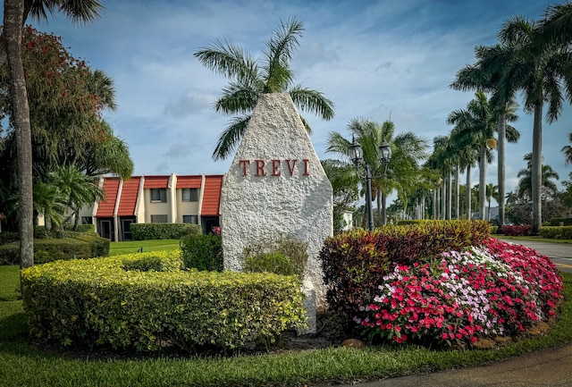 view of community / neighborhood sign