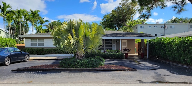 view of front of property