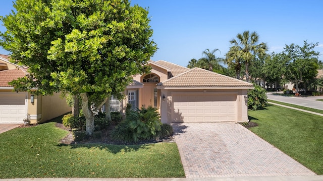 view of front of house featuring a front lawn and a garage