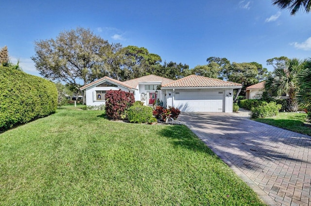 view of front facade featuring a front lawn and a garage