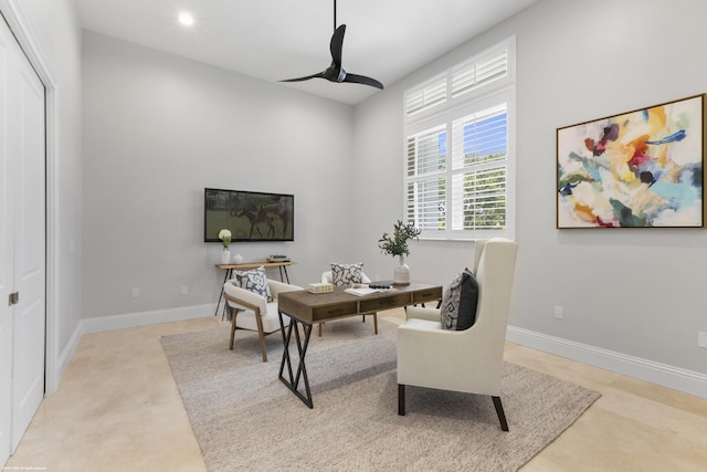 dining space with ceiling fan