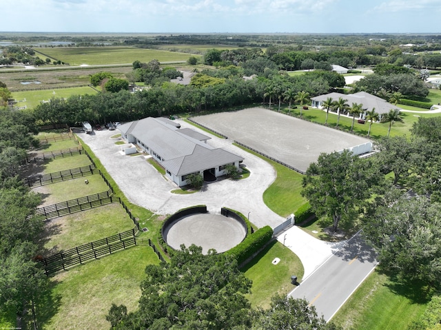 birds eye view of property featuring a rural view