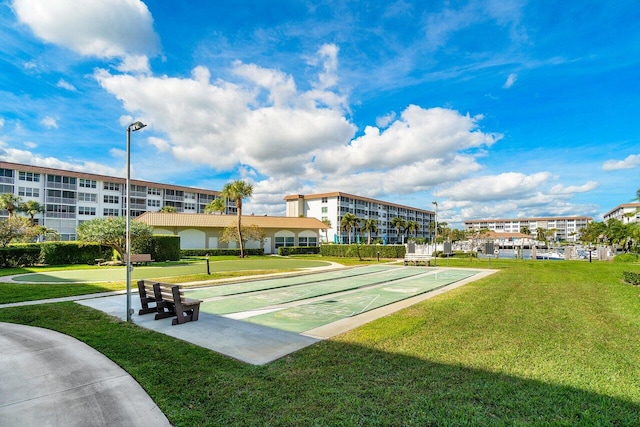 view of property's community featuring a lawn