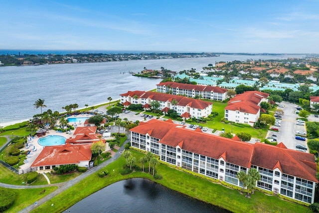 bird's eye view featuring a water view