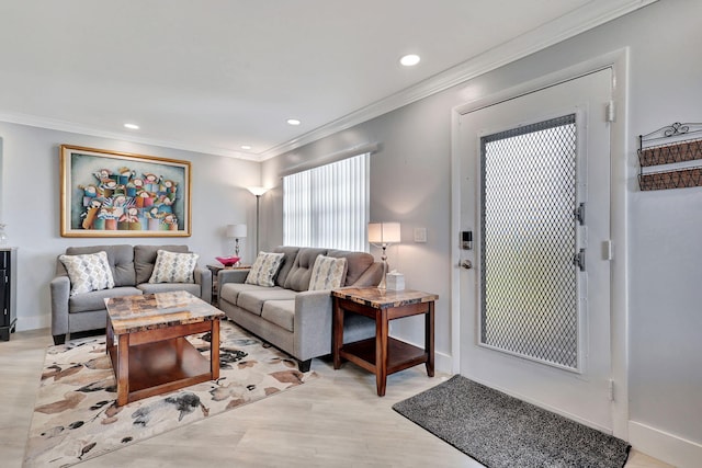 living room with light wood-style floors, recessed lighting, crown molding, and baseboards