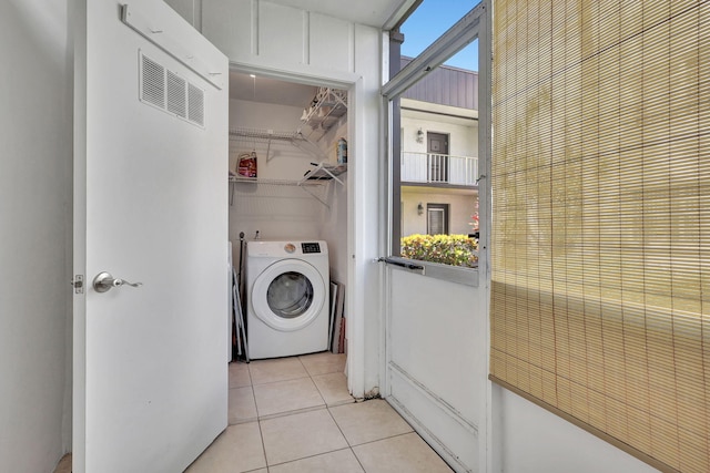 laundry area with washer / dryer, laundry area, and light tile patterned floors