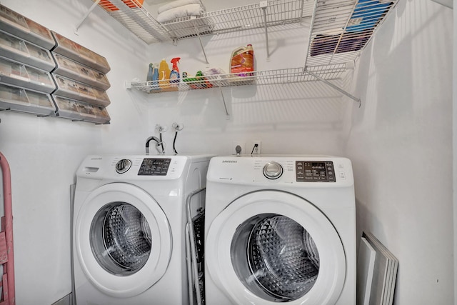 laundry room with laundry area and independent washer and dryer