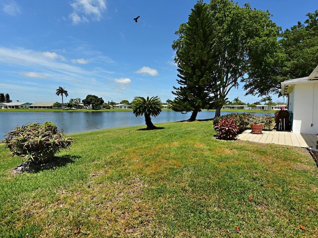 view of yard featuring a water view