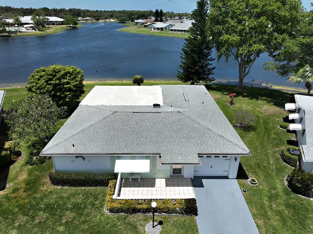 bird's eye view with a water view