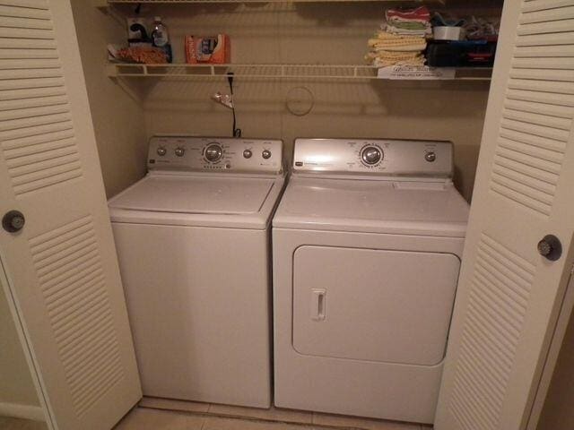 washroom with washer and clothes dryer