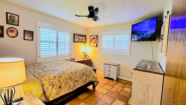 bedroom featuring ceiling fan and a textured ceiling