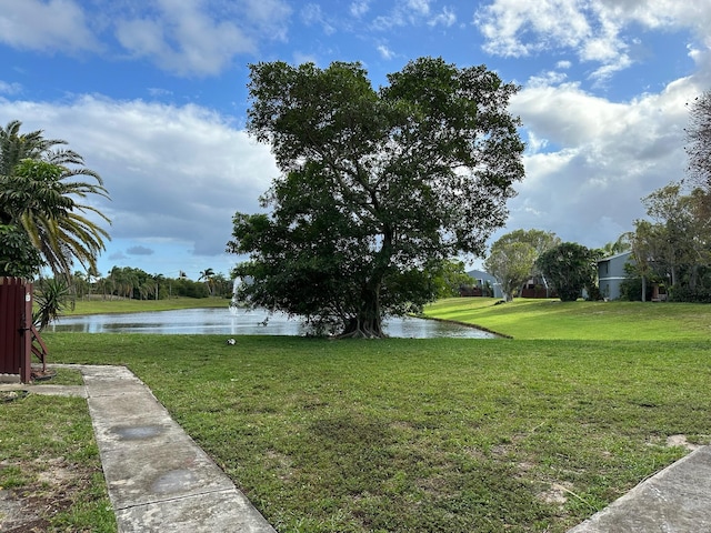 view of yard featuring a water view