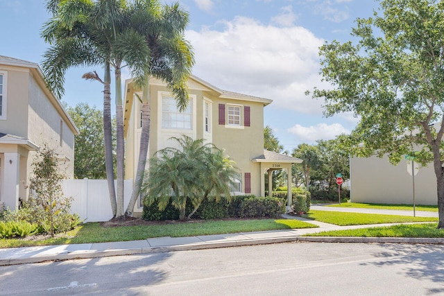 view of front of house featuring a front yard