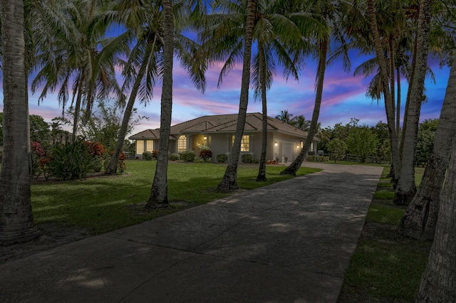 view of front of home featuring a lawn