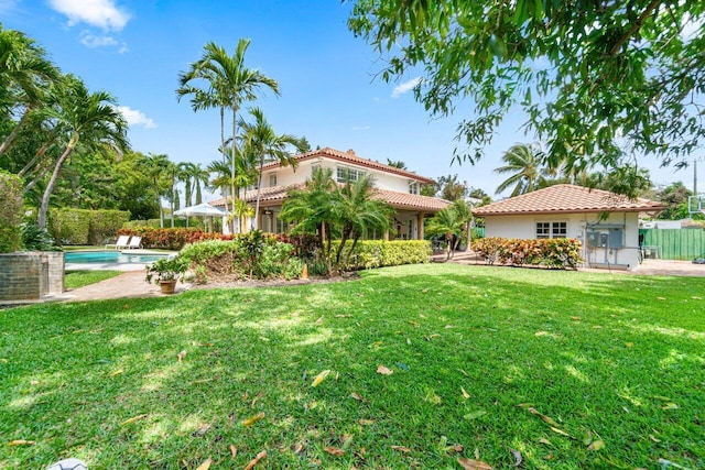 view of yard featuring a fenced in pool