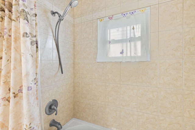 bathroom with shower / tub combo