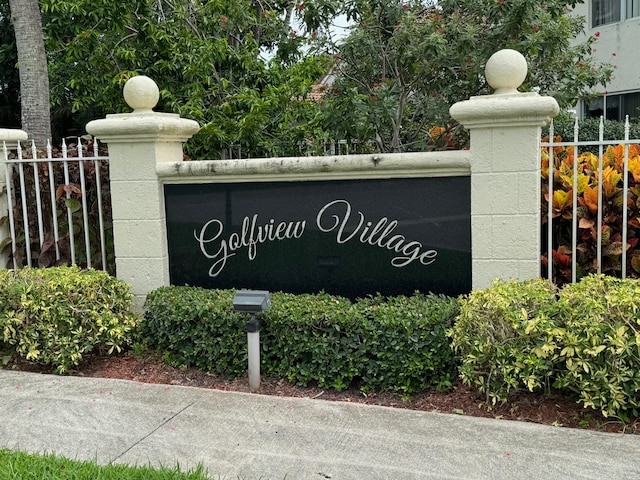 view of community / neighborhood sign