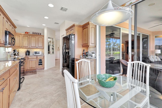 sunroom featuring ceiling fan