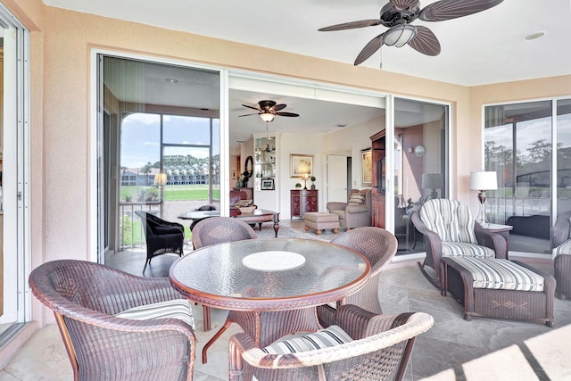 sunroom with ceiling fan