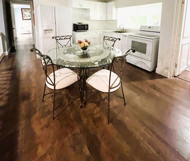 dining area with sink and hardwood / wood-style floors