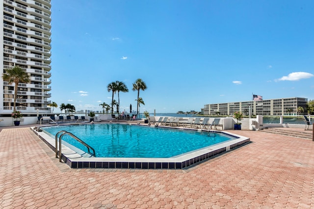 view of swimming pool